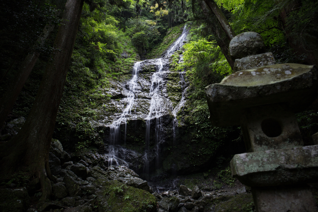 飛龍の滝と灯篭