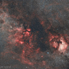 燃え上がるデネブ周辺の散光星雲