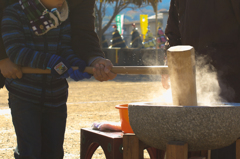 弾けるお餅の飛沫