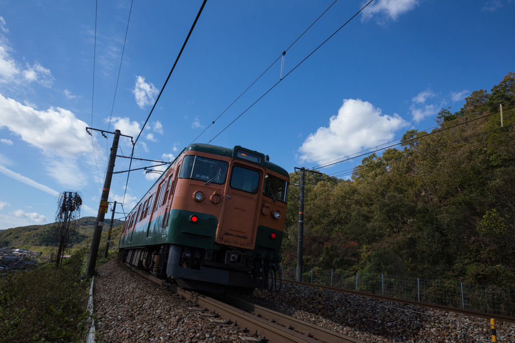 秋の空と働く列車 (4/6)