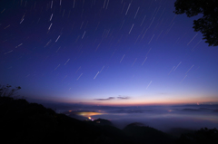 流れる星と雲海