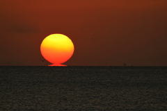 あらい浜のダルマ夕日