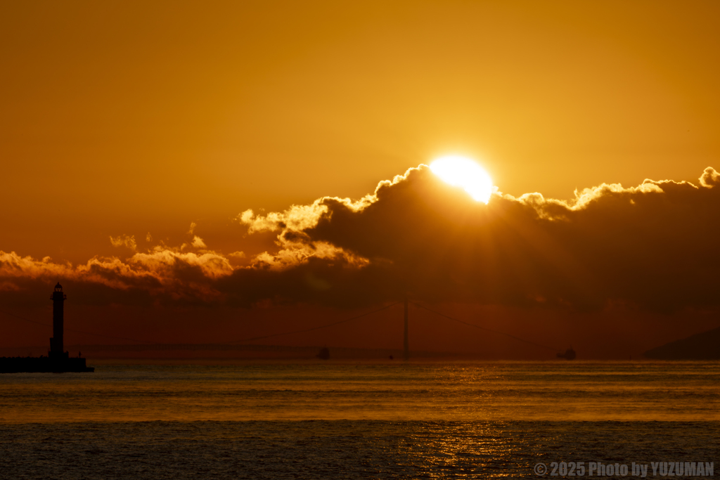明石大橋と日の出