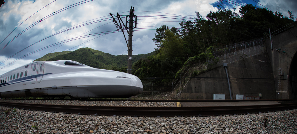 東へ向かうN700系