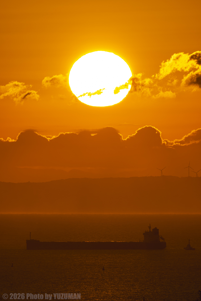 船と初日の出