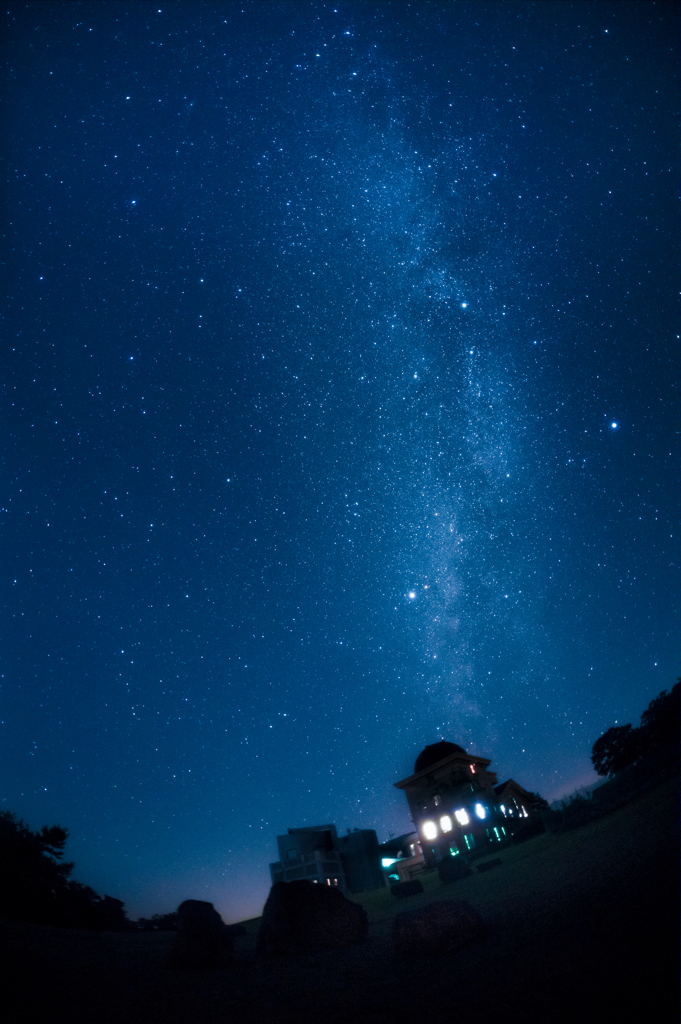 天文台へと続く星の道(2/2)