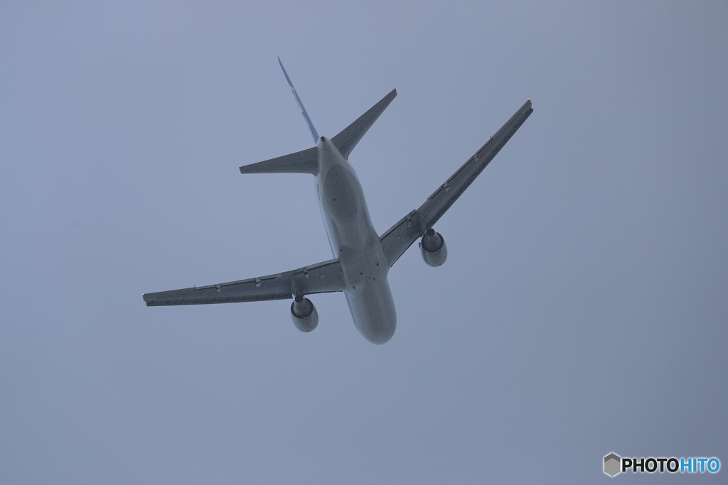 雪舞う伊丹の空