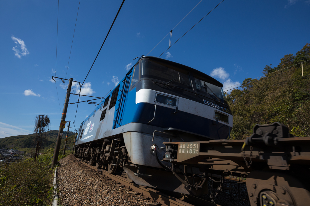 秋の空と働く列車 (3/6)