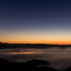 夜空の星と地上の雲