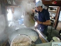湯気立つ釜