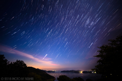 虫明泳ぐ星の群れ