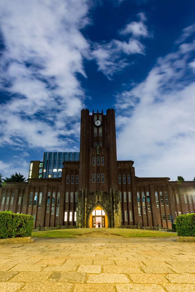 原理や理論によって導き出す