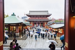 雨の降る街