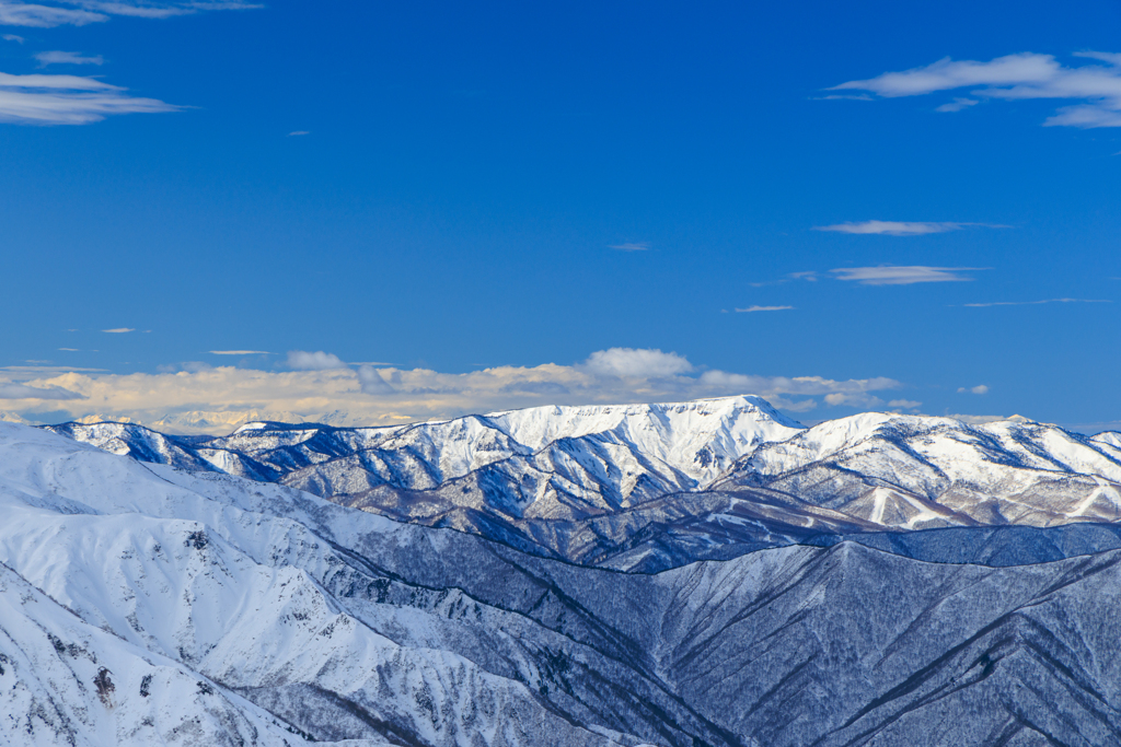 谷川岳より観る苗場