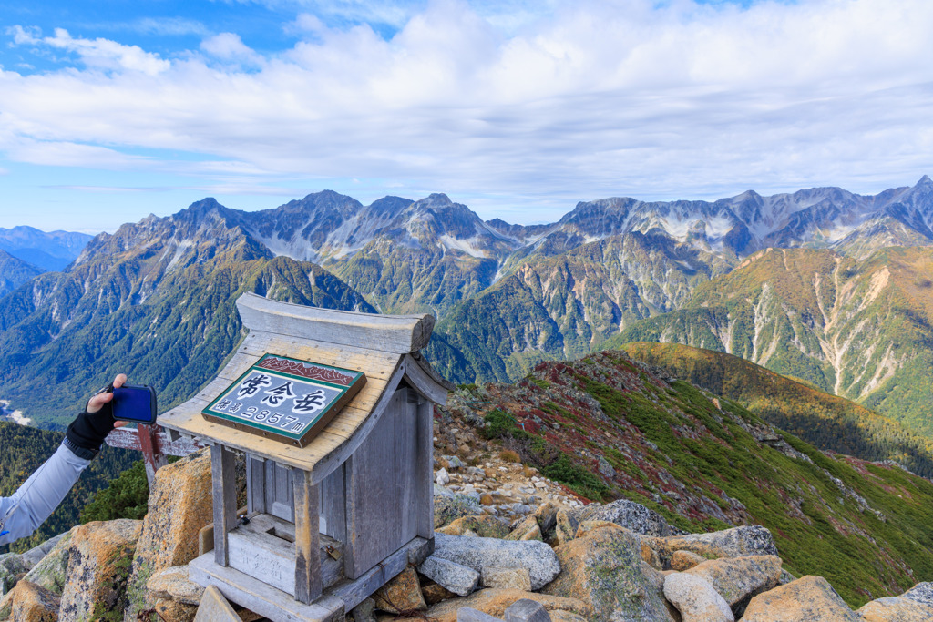 常念岳山頂からの槍穂高連峰