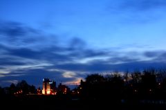 夜明け前の青と雲