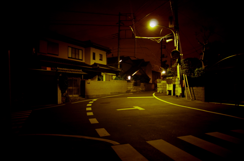 夜中のT字路