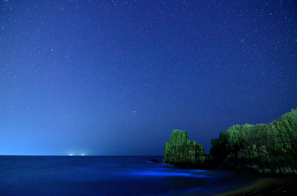 夜の立岩