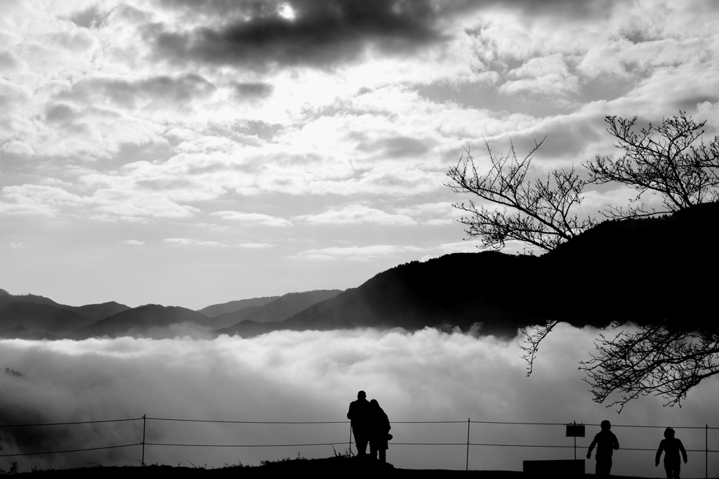 雲の滝　白黒