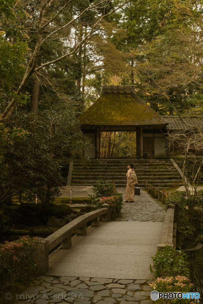 行きかふ年もまた旅人なり