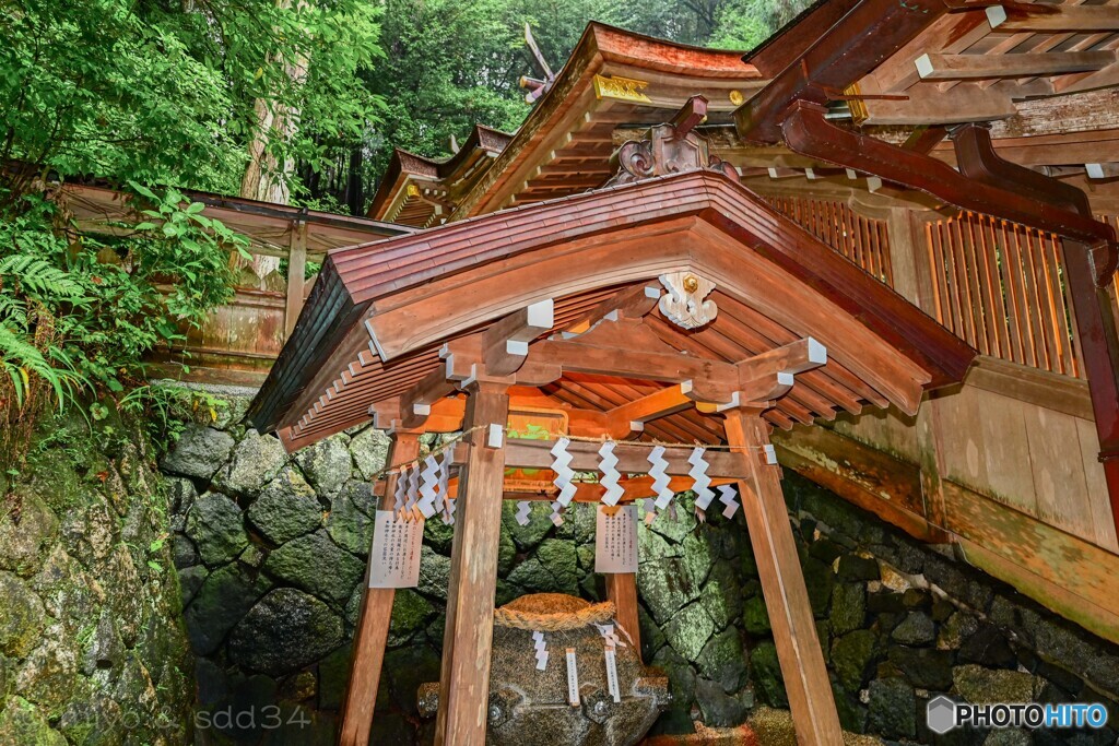 狭井神社のご神水（薬井戸）