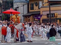 祇園祭り 中御座の神輿と神馬