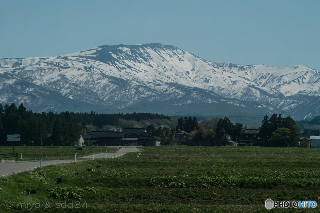 月山（羽黒山 大鳥居付近より）