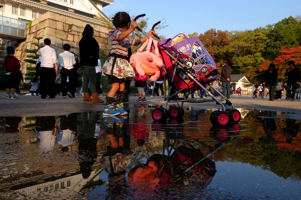 大阪城_05 何を見ているのかな？