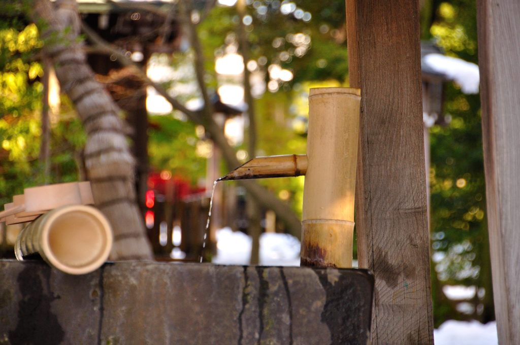 氷川神社｜稲荷神社脇の手水舎