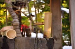 氷川神社｜稲荷神社脇の手水舎
