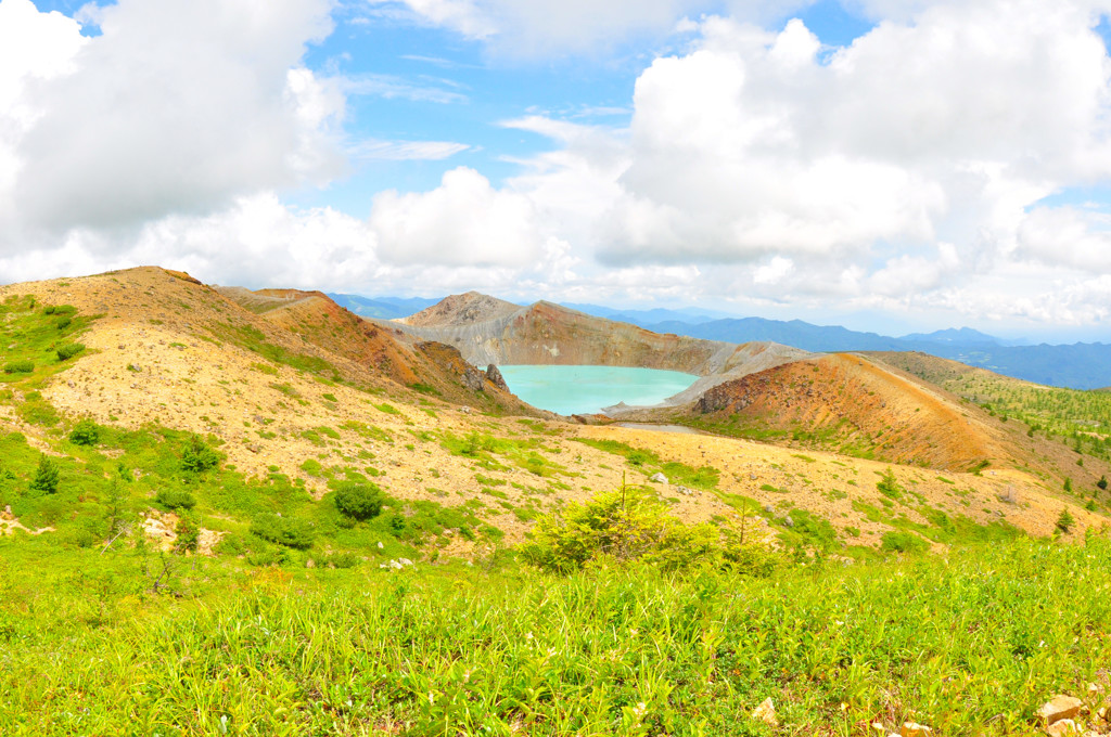 白根山　湯釜