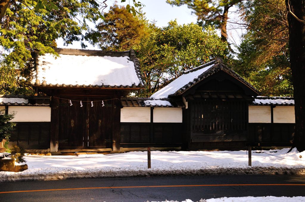 氷川神社｜参道沿いの門