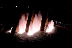 山形｜旧県会議事堂前の噴水ライトアップ
