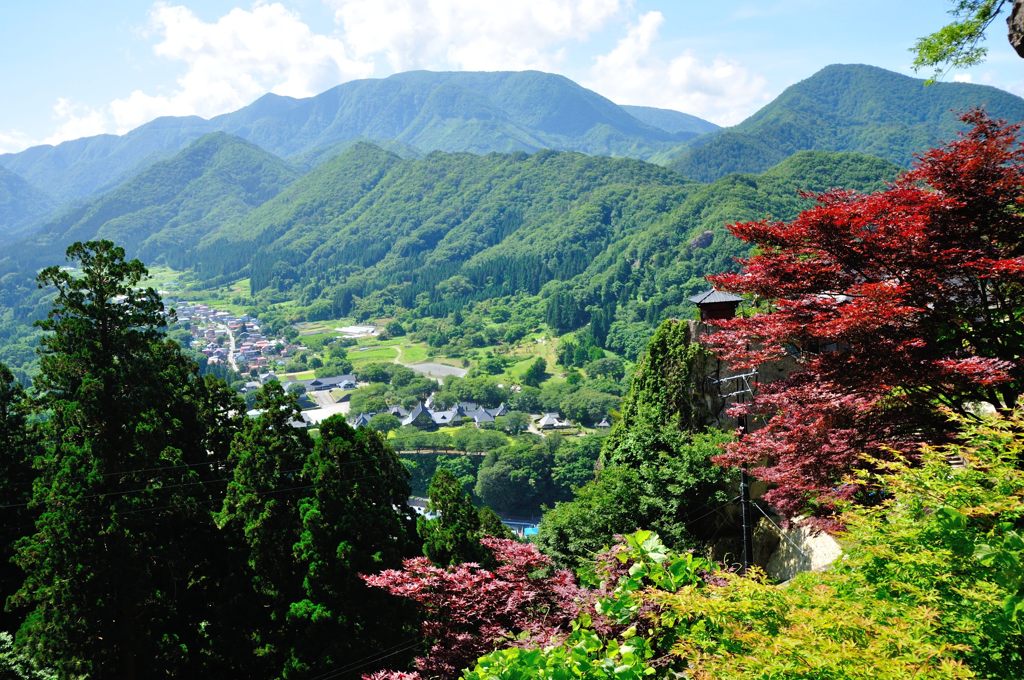 山形｜宝珠山 立石寺（山寺）　麓の町並みをのぞむ