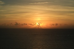 沖縄の夕陽に誓う。