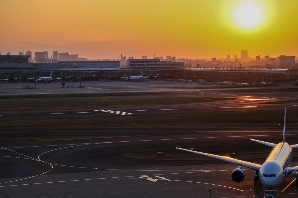 夕暮れの空港