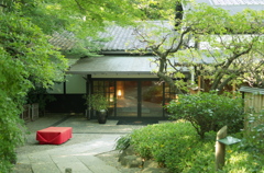 八芳園