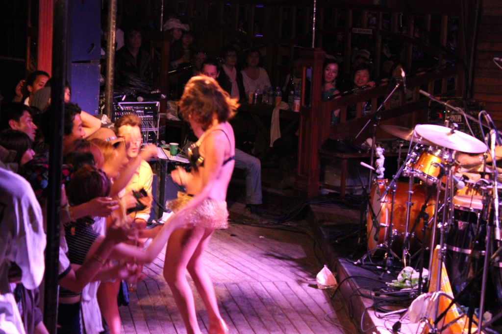 持ち上がるオーディエンス