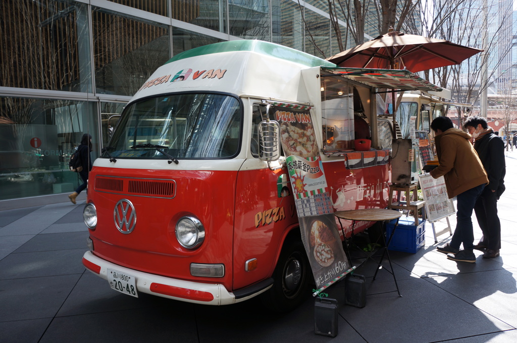 おしゃれなピザ販売車