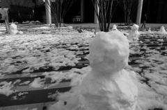 乱立する雪だるま