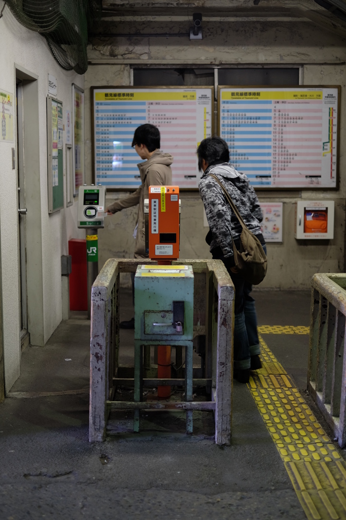 国道駅の改札