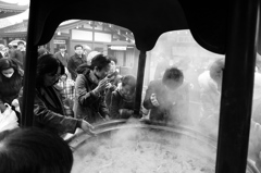 浅草寺の常香炉