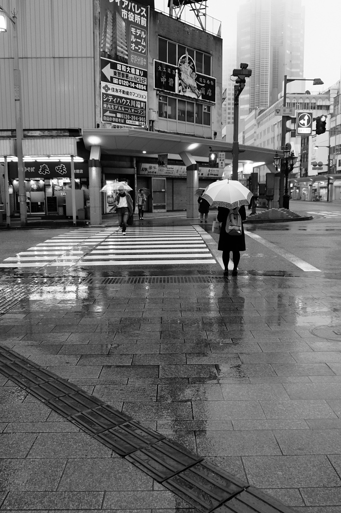 雨の日の東掘通り