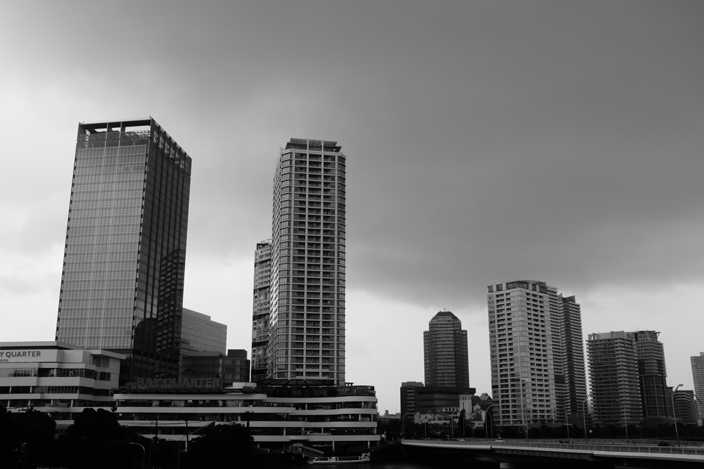 台風の近付くみなとみらい