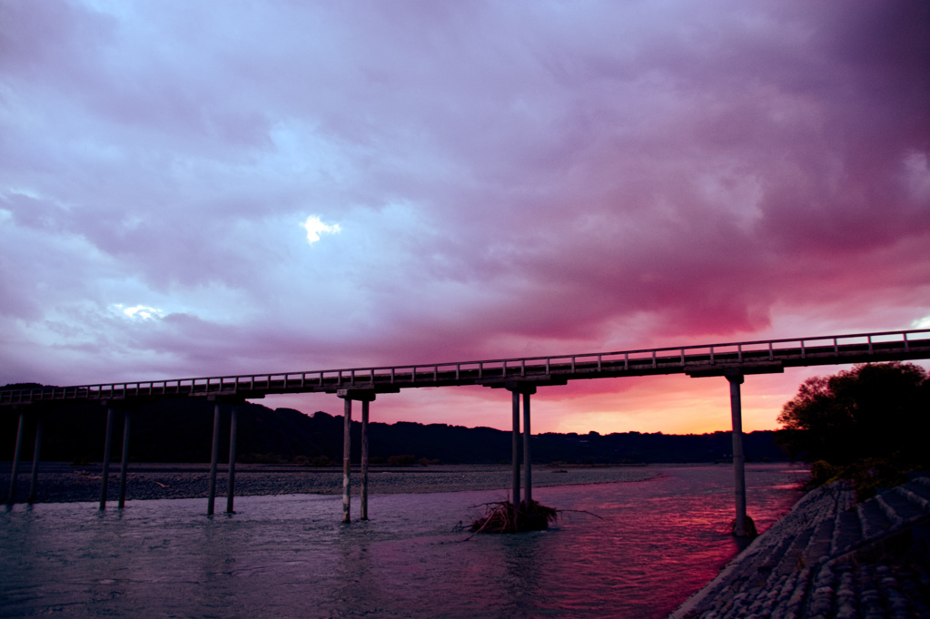 夕焼け雲の蓬莱橋