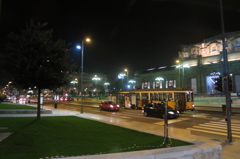 ミラノ中央駅　夜景とトラム