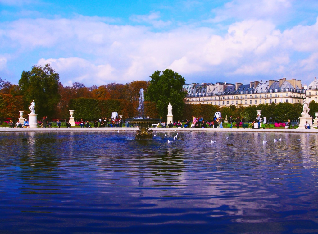 paris water light blue 