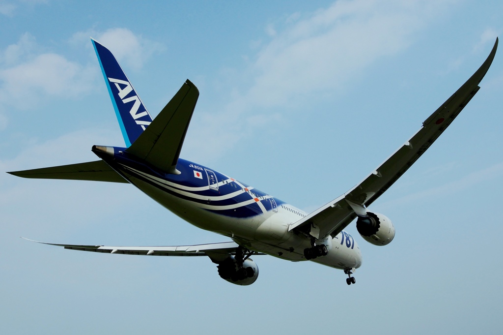 伊丹到着1番機のB787 1番機