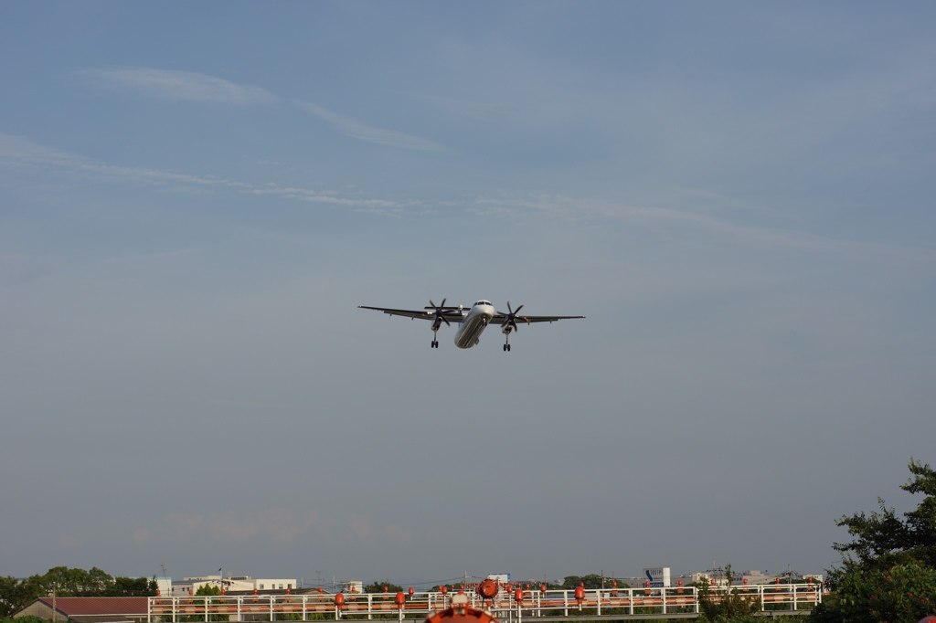機体が横向いている