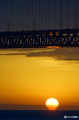 橋の下のだるま夕陽